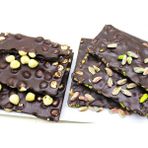 Dark Brown 250 gr Fındıklı ve Antep Fıstıklı Sütlü Beyoğlu Çikolatası
