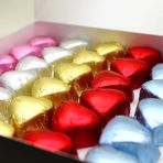 Dark Brown Chocolates & Confections 1 kg Fındık Parçacıklı Sargılı Kalp Şekilli Sütlü İkramlık Çikolata