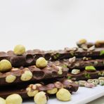 Dark Brown Chocolates & Confections 250 gr Fındıklı ve Antep Fıstıklı Sütlü Kırma Beyoğlu Çikolatası