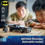 Dc: Batmobile 76332 – 9 Yaş Üzeri Çocuklar Için Kumaş Pelerinli Bir Süper Kahraman Minifigürü Hatıra Altın İçeren Yaratıcı Oyuncak Yapım Seti, Hediye Fikri (330 Parça)