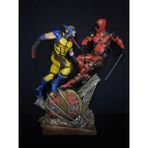 Deadpool vs Wolverine Diorama Figürü – El Yapımı Koleksiyonluk Marvel Sahnesi 30x25x7 cm (Bal Kervanı)