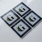 DECORITA 4'lü Takım | Harfli Tasarım Cam Bardak Altlığı | 10cm X 10cm | (G HARFİ)