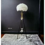 DecoVien Tüy Başlıklı Tripod Ayaklı Dekoratif Lambader – 164 cm