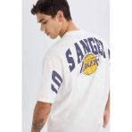 Defacto B3894 Ekru Defactofit Nba Los Angeles Lakers Oversize Geniş Kalıp Bisiklet Yaka Kısa Kollu Tişört