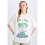 DeFacto Rick and Morty Oversize Geniş Kalıp Bisiklet Yaka Baskılı Kısa Kollu Tişört D9116AX25SM