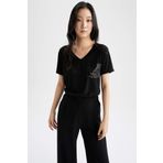 DeFacto U3769AZ22SM Haki-KH211 Regular Fit V Yaka Payet Detaylı Kısa Kollu Kadın Tişört