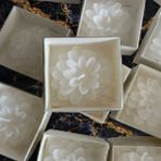 Dekor Çarşısı 15 Adet Kraft Kutulu Lotus Çiçeği Mum, Hediyelik, Nişan, Düğün, Sünnet, Söz, Kına, Doğum Günü - Beyaz