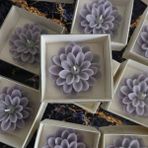 Dekor Çarşısı 15 Adet Kraft Kutulu Lotus Çiçeği Mum, Hediyelik, Nişan, Düğün, Sünnet, Söz, Kına, Doğum Günü - Mor