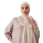 Deluxe Fitilli Jersey Şal | Doğal ve Nefes Alan Kumaş – Modern ve Şık Tasarım (Kırık Beyaz)