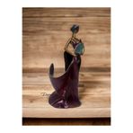 DERYA DESİNG ART Dekoratif Bordo Şaraplık Kız Heykel Biblo, 38x17cm, El Boyalı Polyester Figür