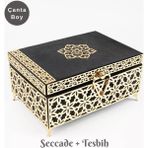 Desenli Kutu Çeyizlik, Seccade + Tesbih + Kuran Hediye Seti (Çanta Boy, Kadife, Siyah, Elif-Vav) - 12x17 cm