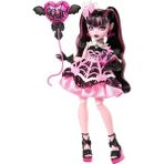 Die Grup Monster High Pembe Parti Elbisesi Giyen Doğum Günü Draculaura Bebek ve Davetiye, Balon, Hediye ve Yelpaze Gibi Temaya Uygun Aksesuarlar, JBG74