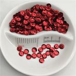 Dikiş için payetler, Toplu Gevşek Payetler, 3mm 4mm 5mm 6mm 10mm Bardak Yuvarlak Gümüş Tabanlı Gevşek Payet Dikiş El Sanatları Düğün Dekorasyonu Giysi Elbise Ayakkabı Şapka DIY için Uygun(Red,6mm 700p