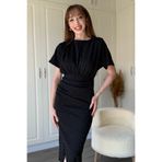 Dilay Gökoğlu Butik Kısa Kollu Drapeli Taşlı Midi Siyah Elbise