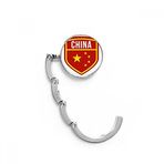 DIYthinker Kadın Made in China Shield Ulusal Bayrak Masa Kancası Katlanır Çanta Masa Askısı Katlanabilir Tutucu 4,4 x 4,4 cm (Genişlik x Yükseklik) Katlanmış Çok Renkli