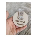 Doğrukan Hediyelik Krem Kapşonlu Ayıcık Ahşap Yenidoğan Doğum Günü Magnet Hediyelik (10 Adet)