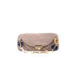 Dokulu Örgü Clutch Çanta, Bej Renk, Altın Rengi Metal Detaylı, Mavi Boncuklu ve Zincir Askılı
