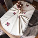 Dört Farklı Renk Seçenekli Kanaviçe Dantelli Yuvarlak Masa Örtüsü 160x160 Cm 100 Pamuk
