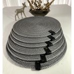Double Knot Design 7 Prç Amerikan Servis Seti Supla Hediyelik Hasır Jüt Tress Yemek Masası Davet - 33 x 33 cm - Gümüş