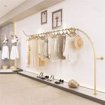 Duvara Monte Elbise Askısı Modern Endüstriyel Altın Düğün Askısı ve Portmanto Giyim Mağazası için Yaratıcı Butik Vitrin Moda ve Konfeksiyon için