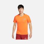 DV9305 885 Nike Dri-Fit Trail Solar Chase Running Short-Sleeve Erkek T-Shirt - Turuncu