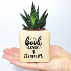 E-Hediyeci Kişiye Özel Kitapsever Temalı Küp Saksı ve Haworthia Sukulent - MK07