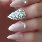 Eda Luxury Beauty Natürel Ten Rengi Takma Tırnak Lüks Parlak Kristal Taşlı Desenli Uzun Oval Stiletto Nail Art Kit