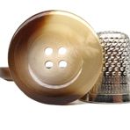 Ekru Kahverengi ve Gri Su Düğmeleri - Gömlekler, Ceketler, Amerika ve Paltolar için Düğmeler - Çeşitli Boyutlar (12 mm, 15 mm, 18 mm, 20 mm ve 25 mm) - Dikiş Aksesuarları - İspanya'dan yapılmış ve gönderilmiştir - (Rrude 25 mm)
