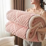 Ekstra Kalın Peluş Polar Battaniye 150 x 200 cm Rahat Mikrofiber Kanepe ve Yatak için Kırlent Sonbahar ve Kış için Kadınlar ve Anneler için Kabarık Sıcak Battaniye Pembe