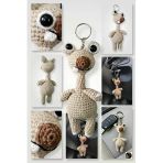 El Yapımı Amigurumi Sid Karakter Anahtarlık - Sevimli Örgü Figür Araba Anahtarlığı & Çanta Aksesuarı