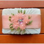 El Yapımı Dekoratif Sabun, Pembe Çiçek İşlemeli, 9x5x3 cm, Beyaz 1 Adet