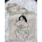 El Yapımı El Çizimi Mulan Temalı Illüstrasyon %100 Pamuk Ham Bez Çanta - Özel Tasarım Tote Bag - Beyaz