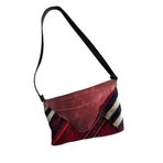 El Yapımı Mini Kilim Çanta, Kırmızı ve Siyah Çizgili, Deri Detaylı, Ayarlanabilir Omuz Askılı, Manyetik Düğmeli