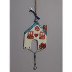 El Yapımı Seramik Ev Şeklinde Asmalık Süs, Mavi Çatılı Dekoratif Duvar Süsü, 10x12 cm
