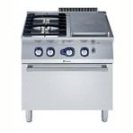 Electrolux Professional Endüstriyel Gazlı Kapalı Ateş Ocak (½ Modül) 3,8 Kw''lık Tek Brulör + 2 Açık Ateşli Ocak, Her Brulör 5,5 Kw + Gazlı Fırın, Derinlik 730 Mm - 800 Mm E7STGH30G0