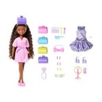 Esranın Dünyası Barbie Dream Besties Barbıe Ile Hazırlan Şekillendirilmiş Saçlı Barbie 'brooklyn' Bebek, Sürpriz Saç Aksesuarları ve 15'ten Fazla Görünüm, JGG39