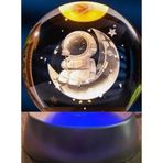 ETT Dekoratif Ay Üstünde Astronot Tasarımlı Plastik Altlıklı Cam Küre 562741426386