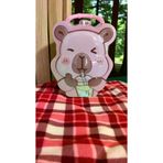 FAMEMUS ACCESSORY 1457574542757 Sevimli Capybara Kilitli Metal Kumbara Pembe 20 Cm Şeffaf Kutulu