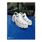 Fashion feet kadın günlük Beyaz Yüksek Yumuşak Taban Tokalı Üç Şeritli Önü Açık Yazlık Kadın Sandalet