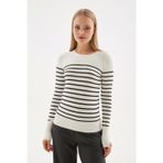 Fashion Friends Regular Fit Bisiklet Yaka Düğme Detaylı Bayan Kazak 25K0023K1 Ekru Çizgili
