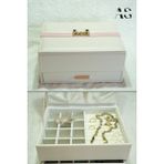 Feyza Design Iki Katlı Fiyonklu Detaylı Lüks Mücevher Kutusu ve Takı Organizer - Ahşap - Bej