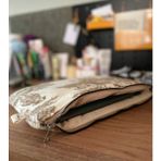 Fiorbag El Yapımı Toile De Jouy Desenli Tablet Çantası 11 Inç Gündelik Askısız Kadın El Çantası - 13inç - Kahverengi