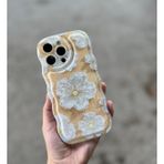 FİŞNEİLETİŞİM iPhone 15 ProMax ile Uyumlu, Kenarlı Dalgalı Çiçek Desenli Silikon Kılıf, Sarı