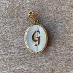 Fiyonk Kuyumculuk 14 Ayar Altın Sedef Taşlı G Harf Kolye Ucu