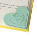 Fjdcslwx Baş Harfli Kişiselleştirilmiş Deri Kalp Kitap Ayracı, Sevimli 26 Harf Kadın ve Erkek, Öğretmen, Öğrenci, Kitap Severler Hediyeleri, Kitap Aksesuarları (Yeşil, B) Okumak için Özel Köşe Kitap