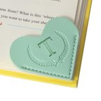 Fjdcslwx Baş Harfli Kişiselleştirilmiş Deri Kalp Kitap Ayracı, Sevimli 26 Harf Kadın ve Erkek, Öğretmen, Öğrenci, Kitap Severler Hediyeleri, Kitap Aksesuarları (Yeşil, T) Okumak için Özel Köşe Kitap