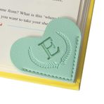 Fjdcslwx Baş Harfli Kişiselleştirilmiş Deri Kalp Yer İmi, Sevimli 26 Harf Kadın ve Erkek, Öğretmen, Öğrenci, Kitap Severler Hediyeleri, Kitap Aksesuarları (Yeşil, E) Okumak için Özel Köşe Kitap