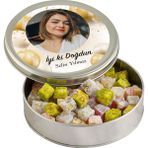 Fotoğraflı Doğum Günü Hediyesi Çifte Kavrulmuş Lokum (Metal Yuvarlak Kutu) 300g - Gold Balonlu
