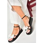 Fox Shoes U342962709 Siyah Yapay Çiçek Aksesuarlı Kadın Sandalet