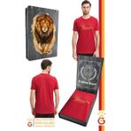 Galatasaray Orijinal Lisanslı Kırmızı Erkek T-Shirt Gs Aslan Baskılı Hediyelik Ahşap Kutulu - Çok Renkli - 2XL